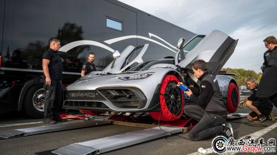 GT2 RSӛ÷ِ˹-AMG ONEɼ~a(chn)܇